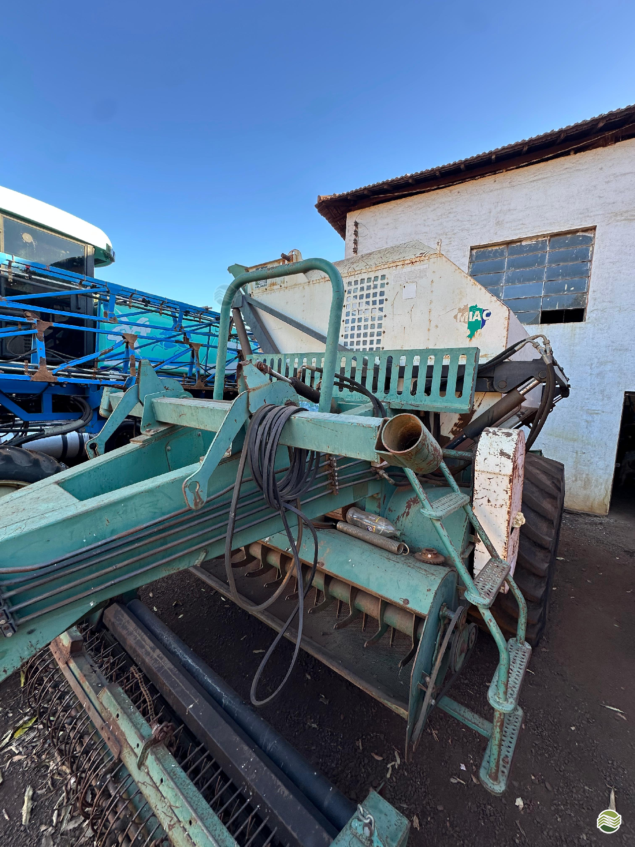 IMPLEMENTOS AGRICOLAS COLHEDORAS BATEDOR DE FEIJAO RECOLHEDOR Luizinho Tratores ITUVERAVA SÃO PAULO SP